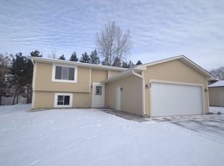 82 6 1/2 St NW, Elk River, MN 55330