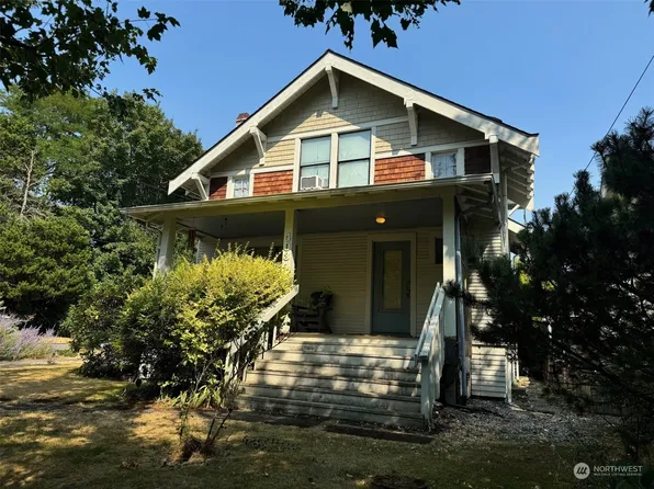 4034 Densmore Avenue N, Seattle, WA 98103
