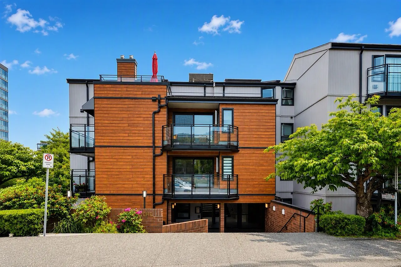 206 Duchess Avenue — Photo 1