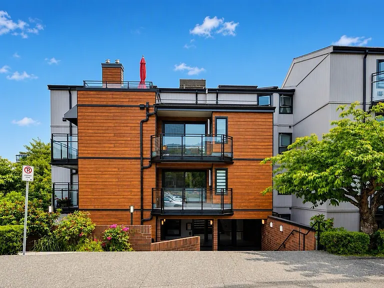 1340 Duchess Ave — Photo 1