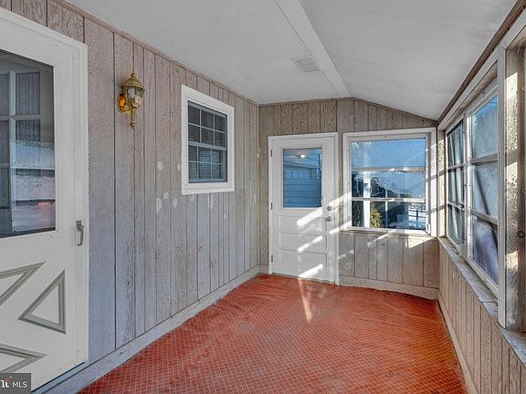 5th image of 8 Hutchinson Rd