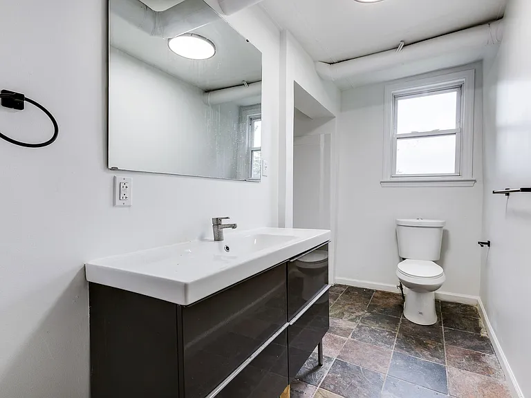 955 E Warrington - Fully Renovated Units in Pittsburgh's Coolest Neighborhood! — Photo 6