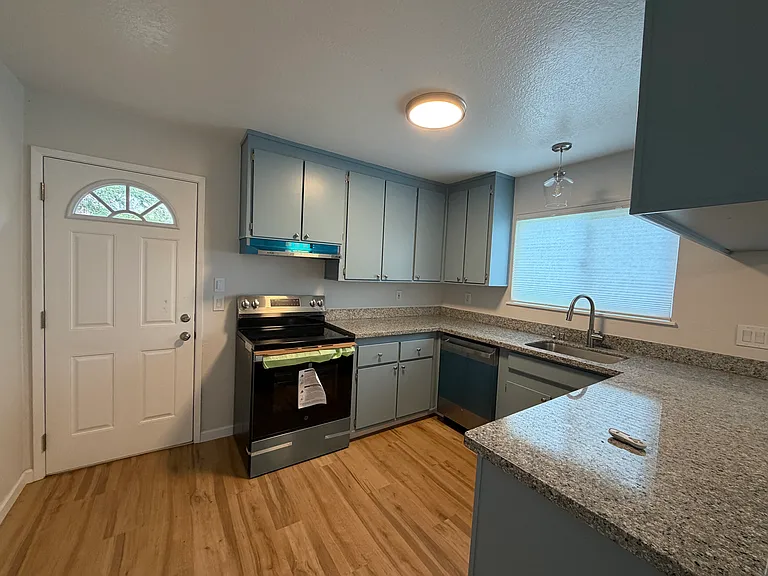 85 Randall Ln — Photo 3