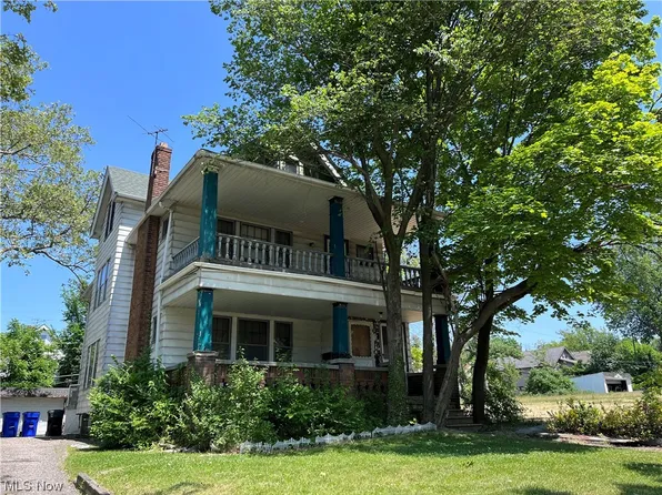 1833 Mannering Rd, Cleveland, OH 44112