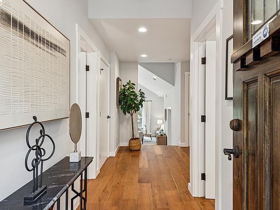 3rd image of 3424 Richmond Blvd