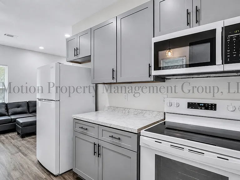 702 Carmen Ave — Photo 12