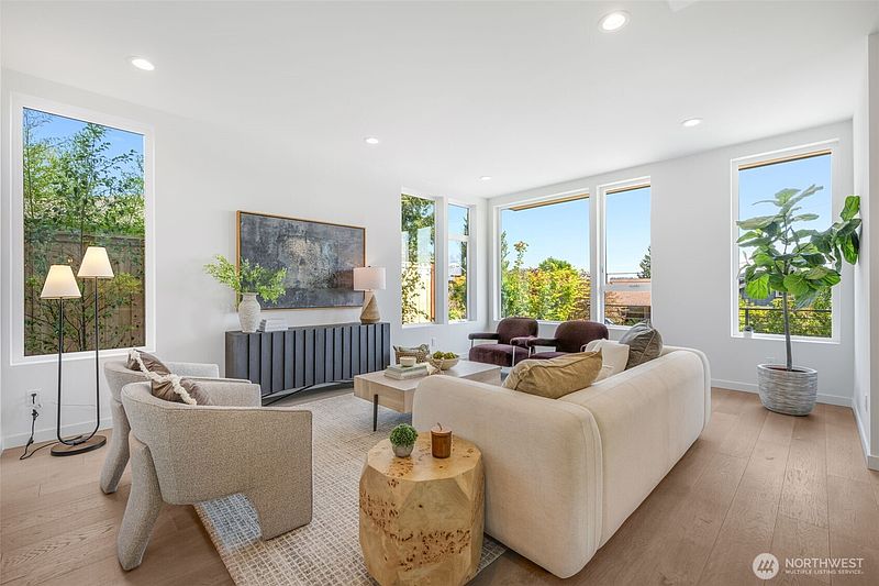 3rd image of 4219 51st Avenue S