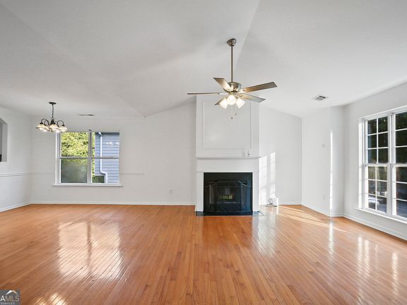 3rd image of 1068 S Gordon Rd
