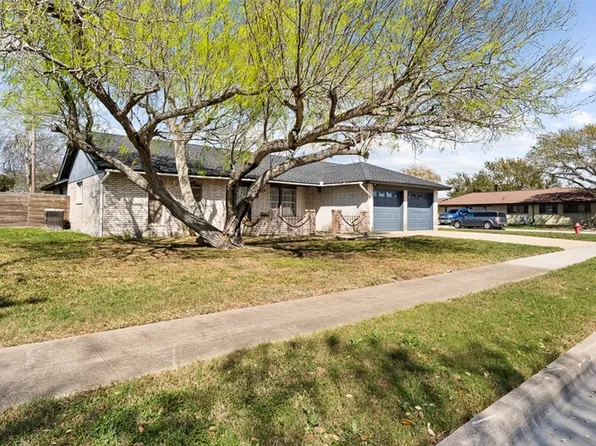 219 Terlingua Dr, Portland, TX 78374