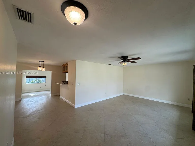 18600 SW 97th Ave — Photo 3