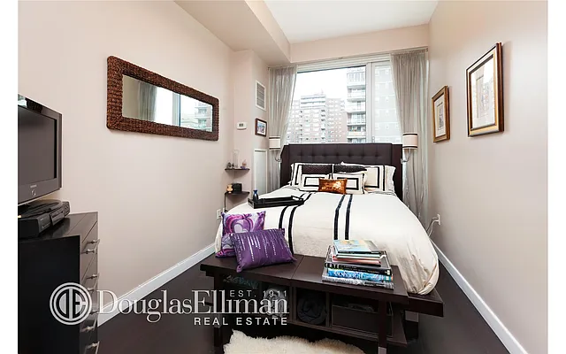 Sold by Douglas Elliman | media 28