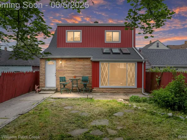2620 Zinow St, Hamtramck, MI 48212