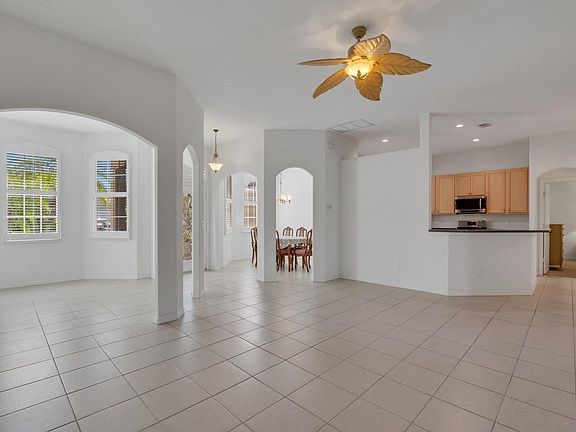5th image of 955 Southlakes Way