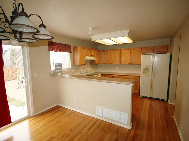 10470 Dresden St — Photo 8