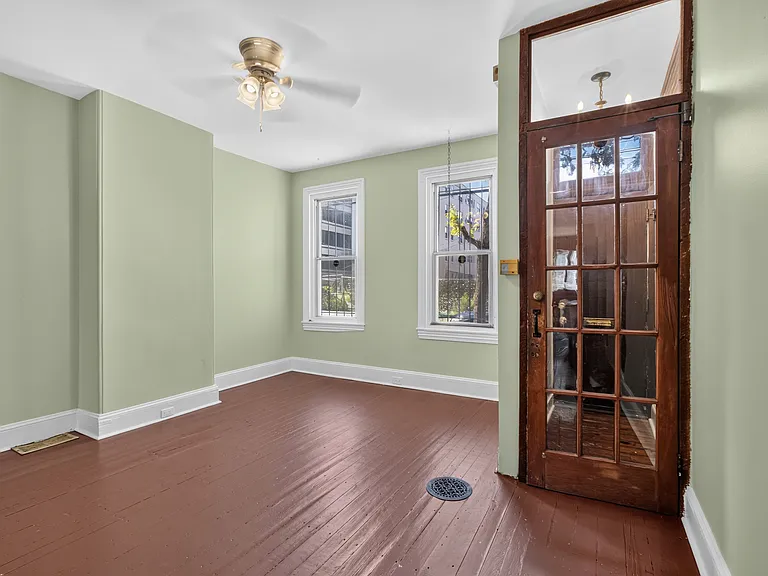4051 Ludlow St — Photo 6