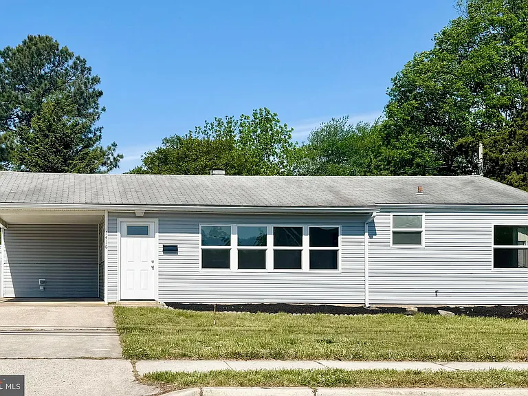 1416 S Governors Ave — Photo 2
