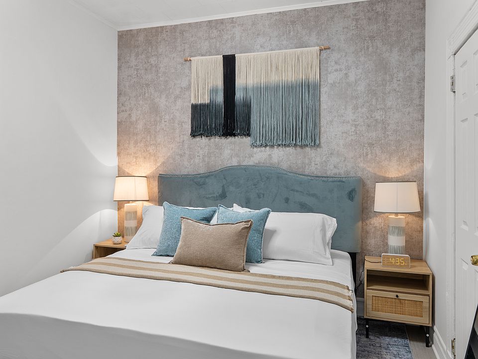 King sized Bedroom