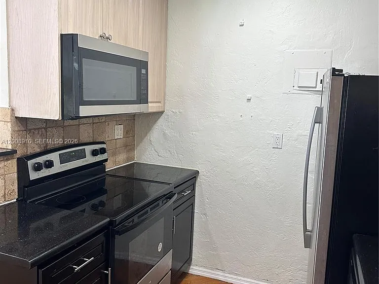 1422 Wiley St — Photo 9