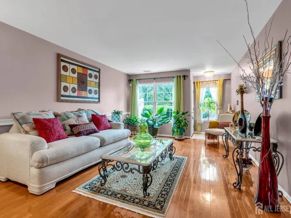 5 Ardmore Pl, East Brunswick, NJ 08816