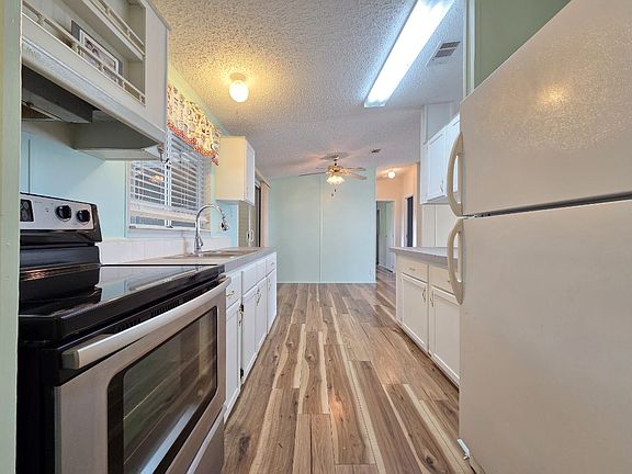 4th image of 405 Seneca Dr #196
