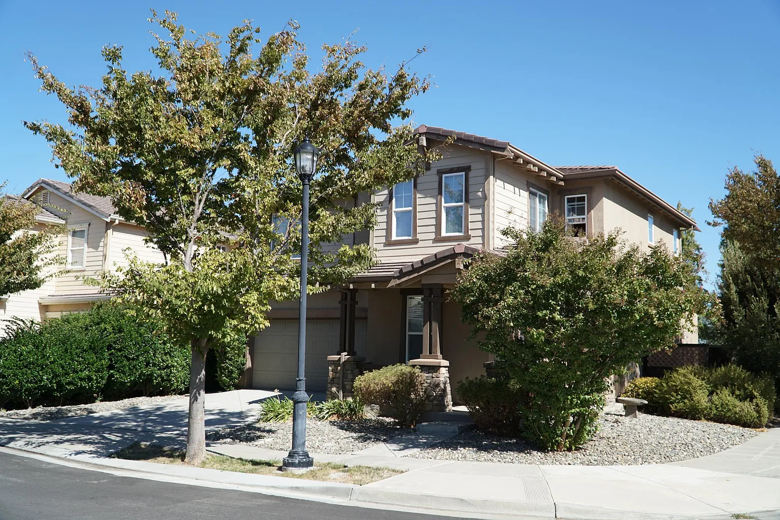 374 Hatheway St photo 1