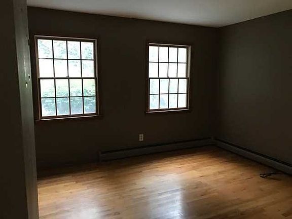 5th image of 25 Guerney Dr