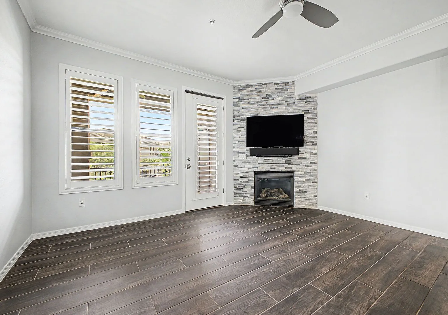 2/2 Bed/Bath Resort Style Luxury Condo In Scottsdale — Photo 3