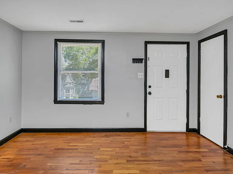 920 King St — Photo 7