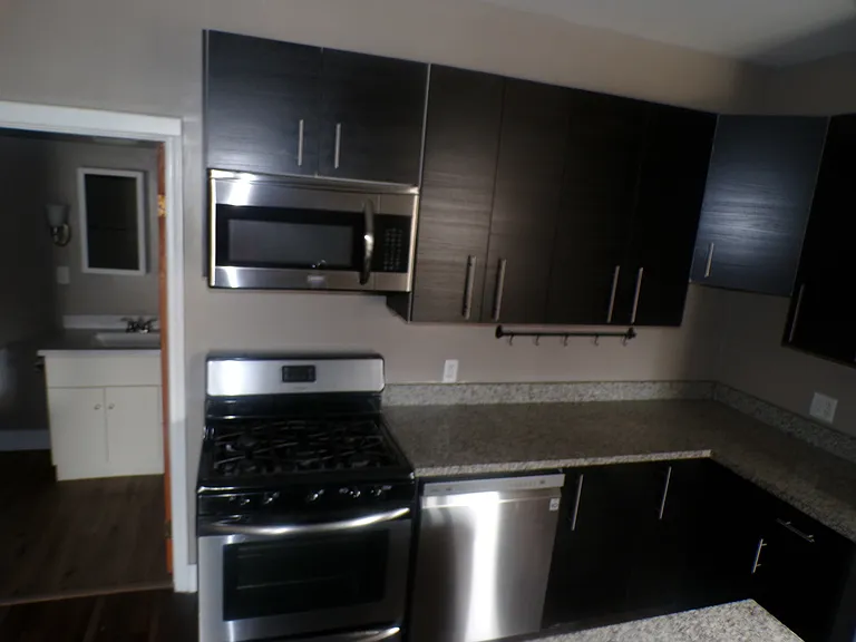 905 Beech St — Photo 5