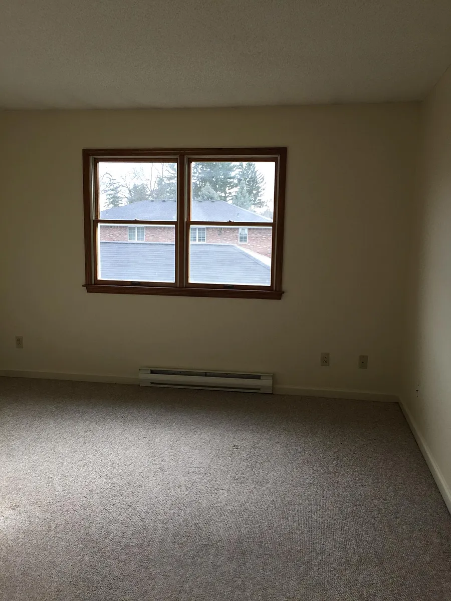Baseboard heating - 655 Wall St #1
