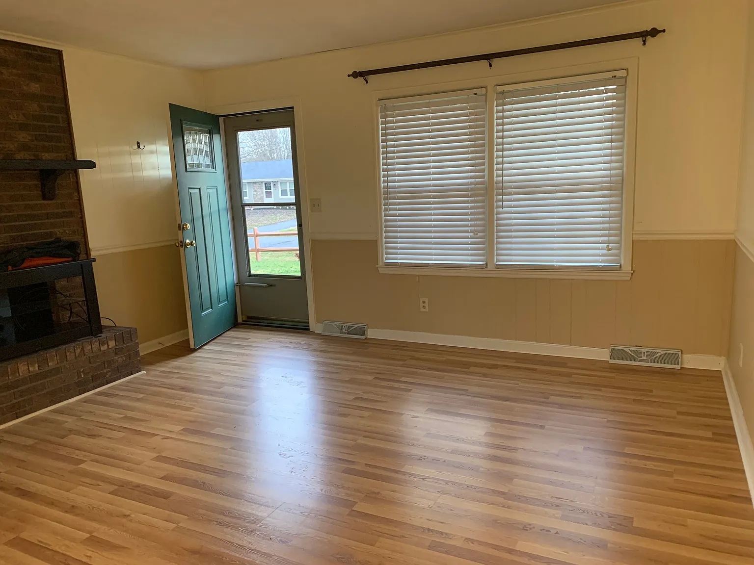Charming 3 bedroom home near Etowah Elementary — Photo 3