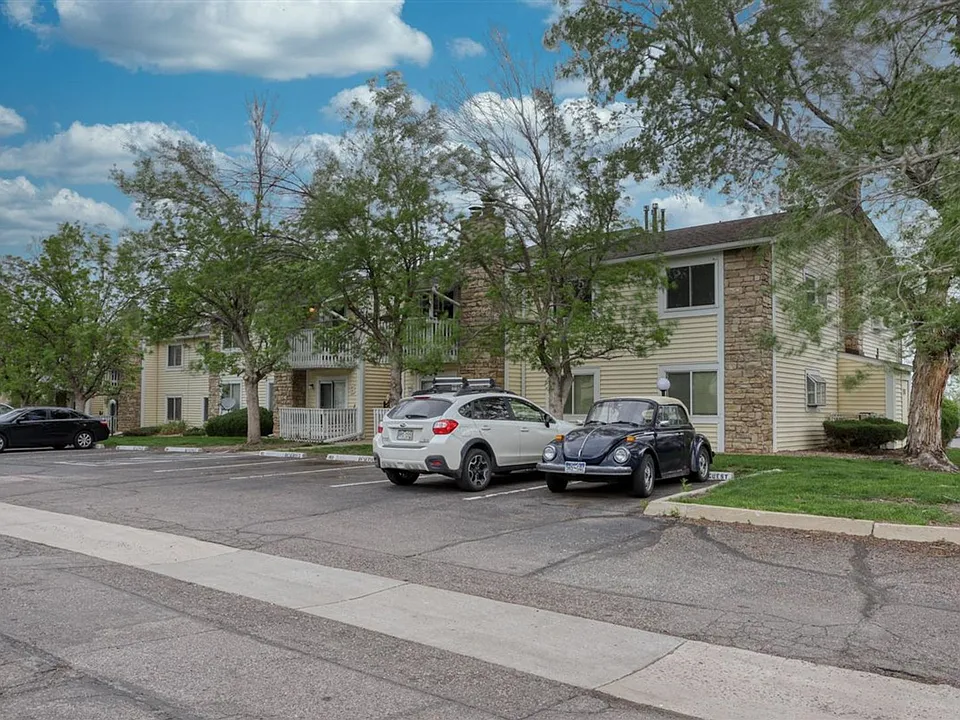 8555 Fairmount Dr #J207