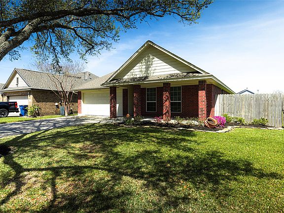 2nd image of 1105 Isabella Blvd