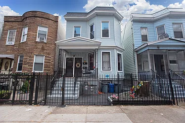 3286 Hull Avenue  image 1 of 14