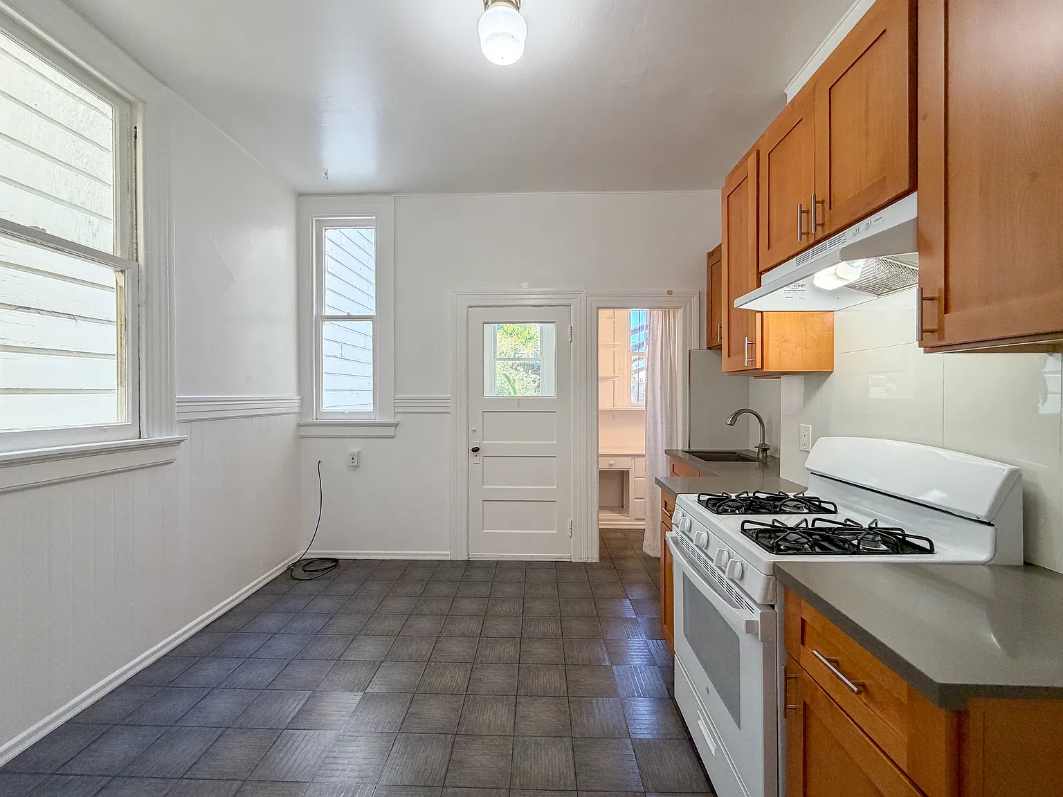 Spacious Studio with Bonus Office/Storage Room — Photo 2