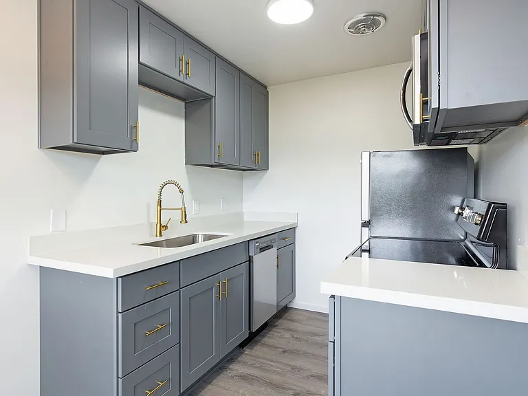 Barrett Apartments — Photo 33