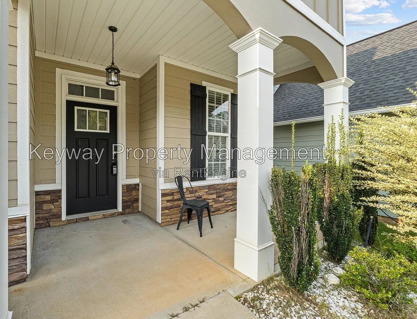 4 bed, 2.5 bath, 2424 sqft, $2,435 — Photo 2