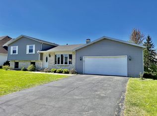 459 Red Wing Ln, Dekalb, IL 60115