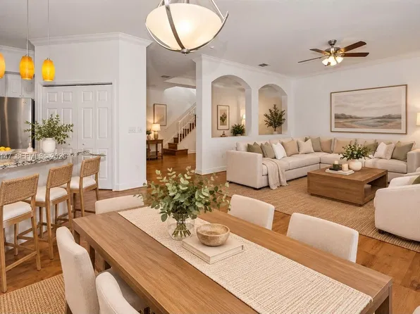 2010 NW 98th Way, Hollywood, FL 33024