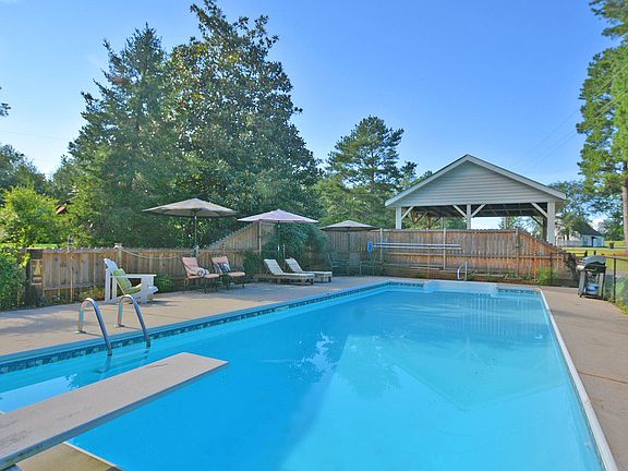 3rd image of 4 Briar Ridge Rd