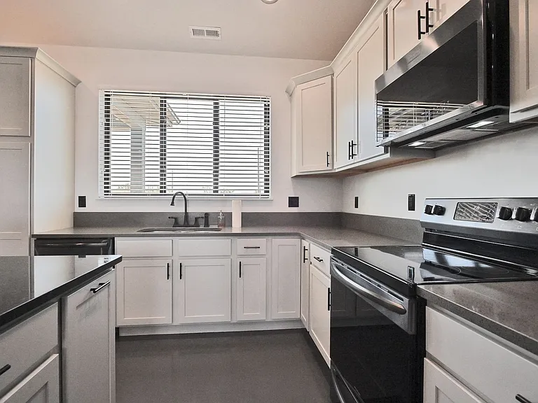 1495 Oxbow Dr — Photo 30