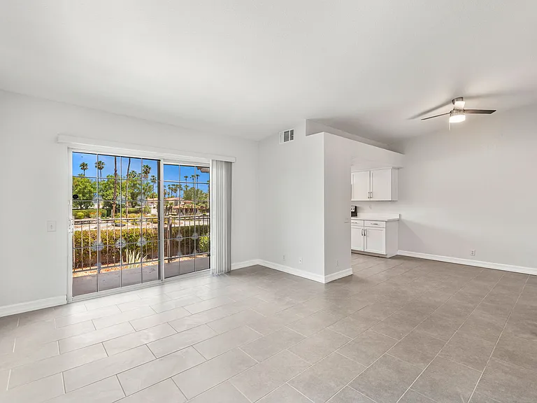 505 S Farrell Dr #D20 — Photo 4