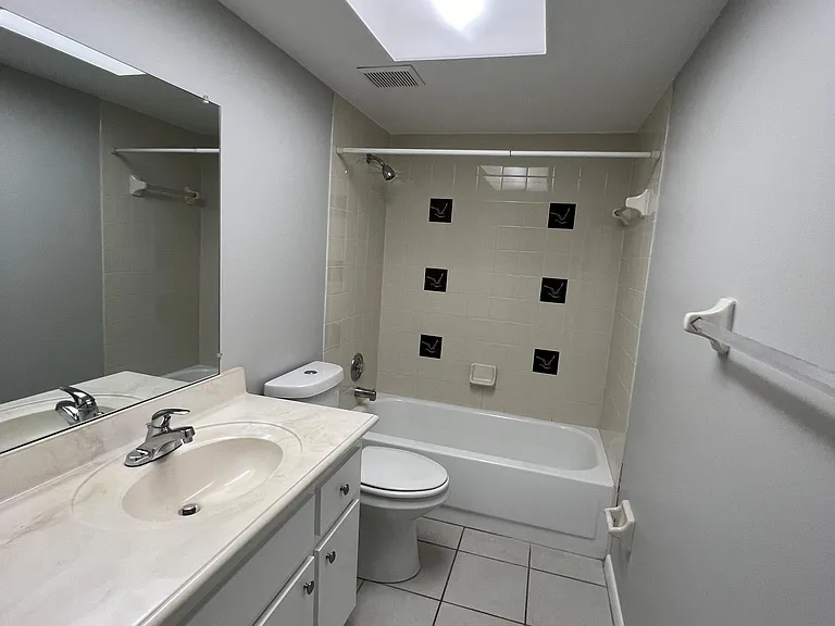 639 SE 13th Ave #120 — Photo 36
