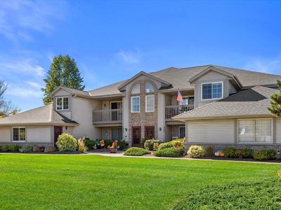 823 Quinlan DRIVE #H, Pewaukee, WI, 53072