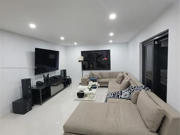2415 W 67th Pl #11-8, Hialeah, FL 33016