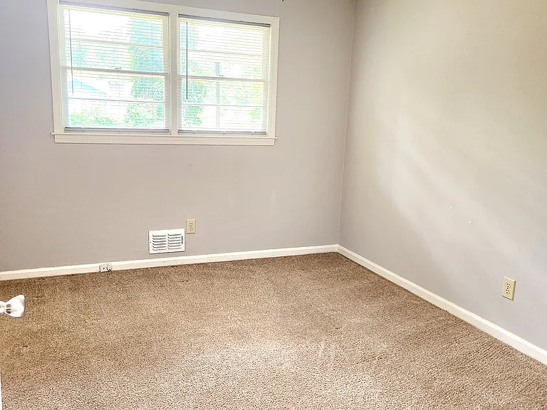 1482 Wesley Dr — Photo 14