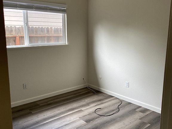 5th image of 3427 Viking St