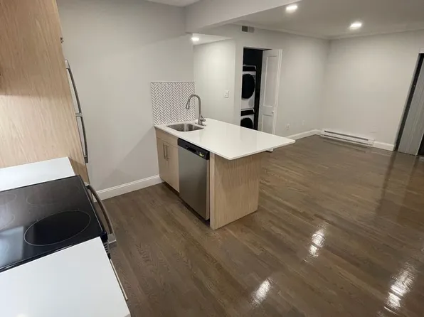 320 Hammond Pond Pkwy, Chestnut Hill, MA