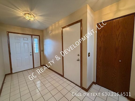 2nd image of 957 Ascot Dr