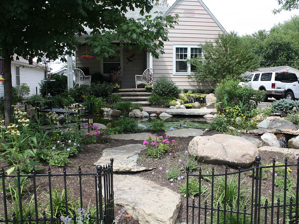 2nd image of 816 E Edwards Ave